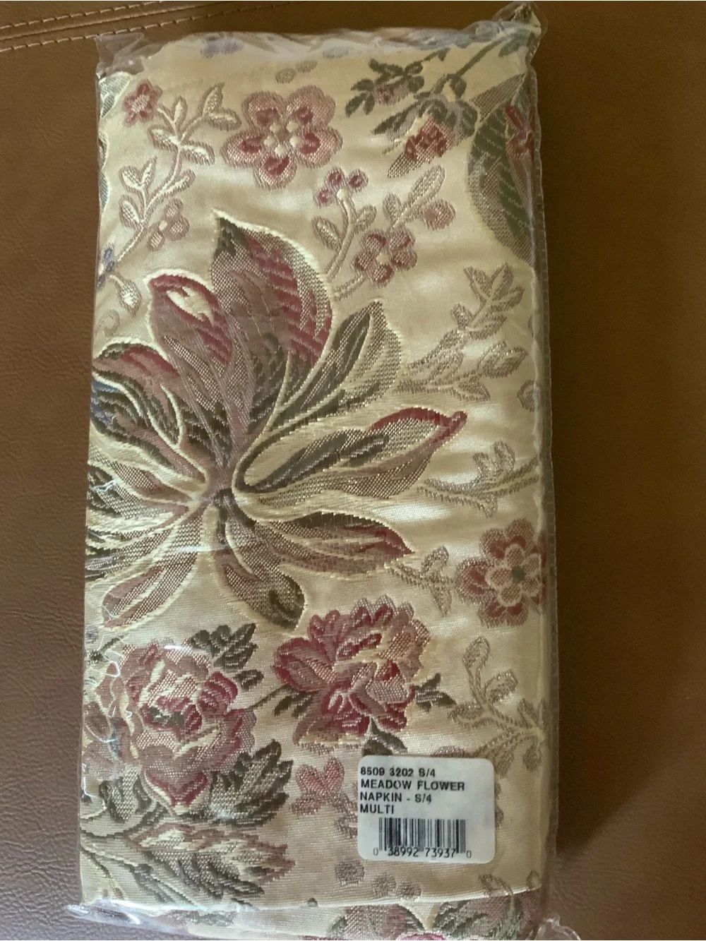 Set of 2 Waterford Linens Set of MEADOW FLOWER 4 Napkins per pack. New